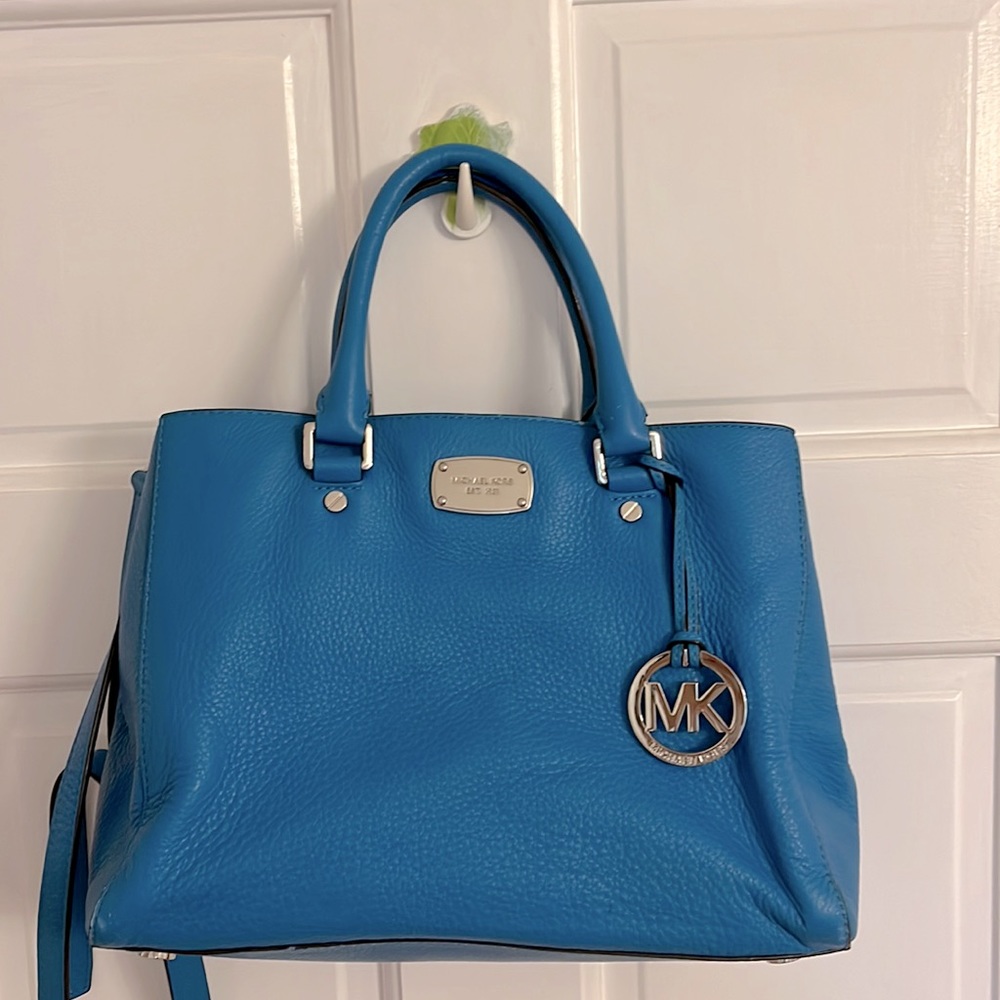 Michael Kors hand bag Blue (used twice, looks like brand new)